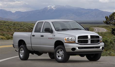 The regular cabs come with a long bed only, while the crew cab has either a short or long cargo bed. Driven: 2009 Dodge Ram 2500 Heavy Duty Bluetec