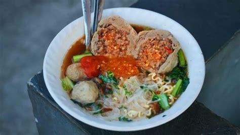 Tambahkan garam atau penyedap rasa sesuai selera. Cara Buat Bakso Mercon, Pedasnya Nendang! - Bisnis Usaha Online