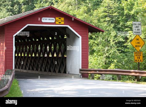 The Henry Covered Bridge In Bennington Vermont Usa Post And Beams