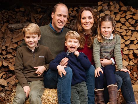 The duchess of cambridge, born catherine elizabeth middleton, married prince william at westminster abbey in april 2011. Prince William and Kate Middleton Christmas Card Photo ...