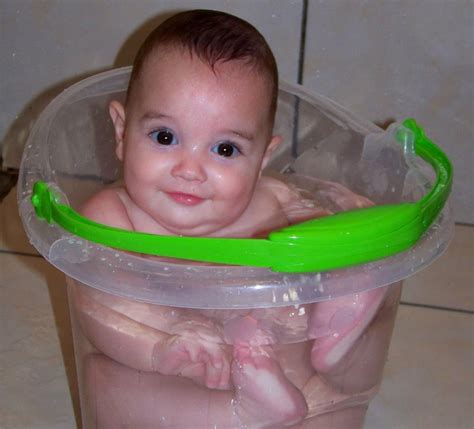 Saúde Da Criança De A A Z O Banho Do BebÊe Agora Quem Me SalvarÁ