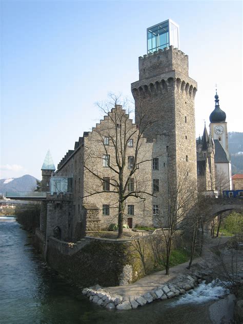 Waidhofen an der ybbs is an independent city (statutarstadt) in the austrian state of lower austria. File:Waidhofen Ybbs.Rothschildschloss.Palas und Bergfried ...