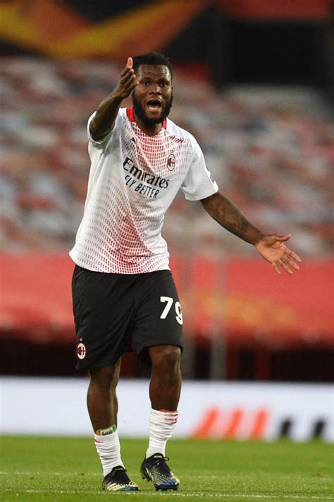 Milan'da milli futbolcu hakan çalhanoğlu 90 dakika sahada kaldı. Confira imagens de Manchester United e Milan pela Liga Europa - Gazeta Esportiva