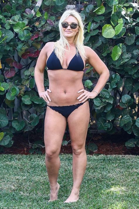 Sexy Linda Hogan Bikini Pics
