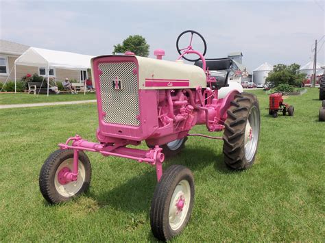Pink Ih Cub Tractor Mower Lawn Tractors Pink Tractor Tractor Pulling
