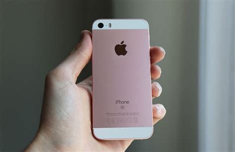 Iphone Se Review Old Known With The Technology Of Now Latest Iphone News Reviews And