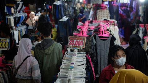 Berburu Pakaian Bekas Di Pasar Gedebage Bandung Pakaian Impor Berharga