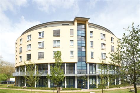 Da sich sonst niemand traut schreibe ich heute den ersten erfahrungsbericht zu einem laufhaus in frankfurt. Haus Curanum Am Wasserpark in Frankfurt am Main-Innenstadt ...