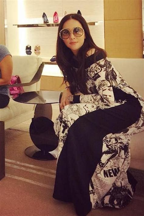Maia estianty (born maia estianty, 27 january 1976), known as maia ahmad during her marriage to fellow musician ahmad dhani, is an indonesian musician, music producer, songwriter, singer, actress, businesswoman, talent show judge, and television personality. Maia Estianty - IdeModelBusana.com