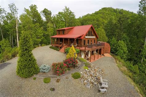 Secluded Log Cabin With Mountain Views Fireplace And Wrap Around Porch