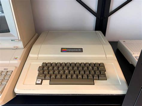 Rare Apple 1 Computer From Dubai Collector Sells For 340100