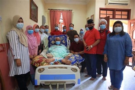 Sebahagian besar koperasi fungsi pengangkutan adalah terdiri daripada koperasi di rancangan pembangunan tanah seperti felda, risda dan felcra yang menjalankan aktiviti. Pegawai Hal Ehwal Peserta dan Komunikasi FELCRA Berhad, En ...