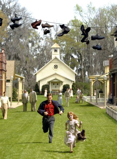 His thirst for adventure leads him to travel the world. MEJORES PELICULAS de TIM BURTON | CURIOSIDADES | Es El Cine