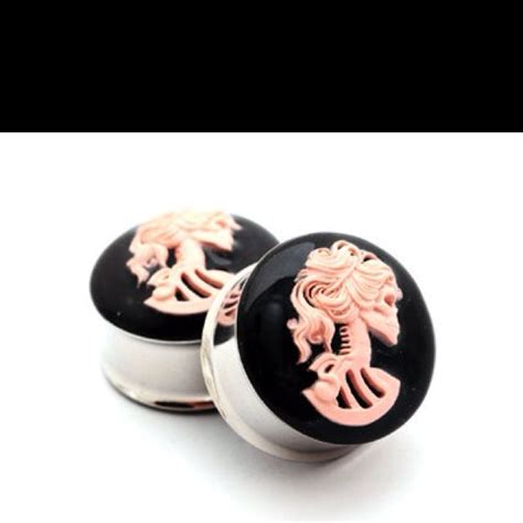 Unlike the septum, which sort of symbolizes slavery, yet being free from it. Pin by Jess Abraham on My Style | Pink skull, Gauges plugs ...