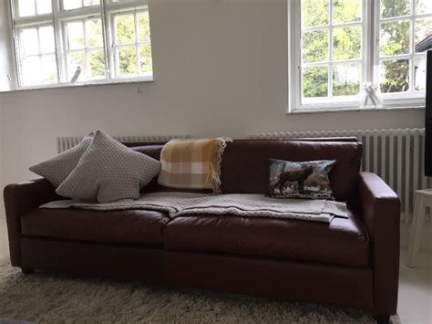Chester is historian's younger brother and he too is blessed with the 'typically english leather chesterfield sofa' genes, in fact the only obvious difference between the two is that chester's style is. Habitat Chester Large 3 Seater Leather sofa | in Bearsted ...