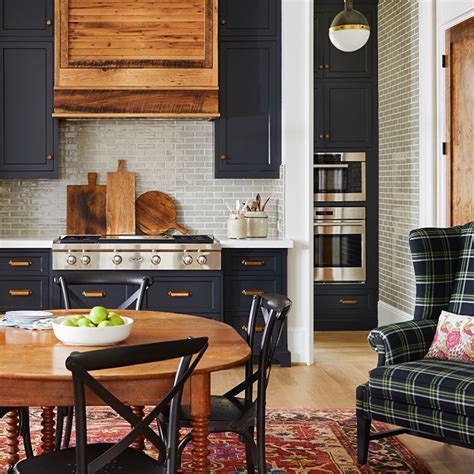 A farmhouse kitchen decor is closely related to country style. Dear navy blue, I can't quit you. And this timeless ...