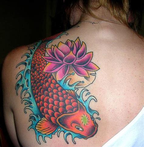 Pez koi y flor de loto. Pez Koi y Flor de Loto - Tatuajes para Mujeres