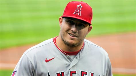 Angels Mike Trout Leaves Game Due To Right Calf Strain