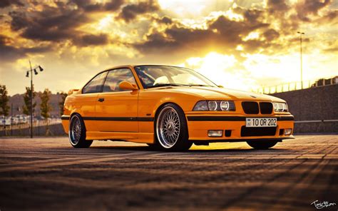 The e36 m3 debuted in february 1992 and was in the dealer's showrooms in november that year; BMW M3 E36... Un poussin en BBS ! DLEDMV