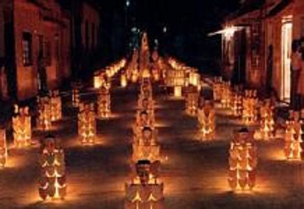 El 7 de diciembre, en las vísperas del día de la inmaculada concepción de maría, se celebra una de las fiestas más tradicionales de colombia, el día de las velitas o noche de las velitas. Day of the Little Candles - Wikipedia