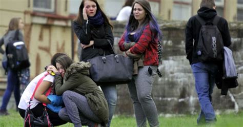 G Mulher mata adolescente a facadas em escola da República Tcheca notícias em Mundo