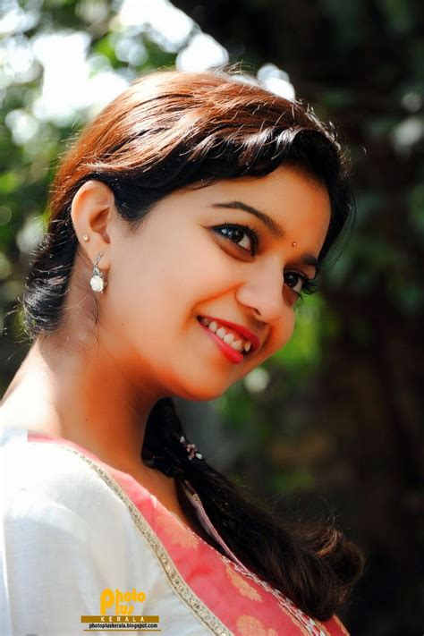 Cute Homely Kerala Actress Swathis Large Size Photos Closeup And Full