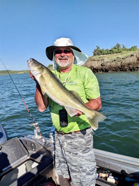 Hell Creek Walleye Tourney Day One Leaders On Fort Peck Montana