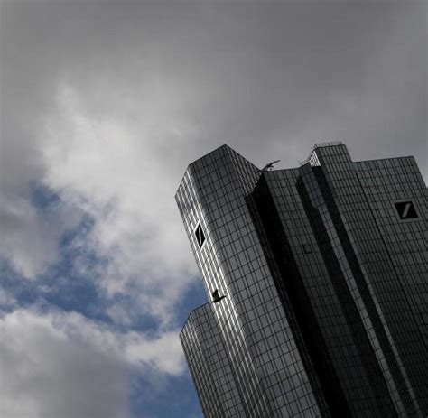 Bei ihrer ankunft in den usa haben sie so die passende landeswährung im portemonnaie, um sich nach einem langen flug ein sandwich zu kaufen oder die taxifahrt zum hotel zu bezahlen. Deutsche Bank will mehr Geld für faule Kredite zurücklegen ...