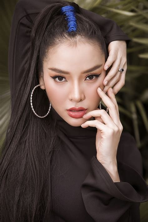 Phương trinh jolie từng đóng phim gì. Phương Trinh Jolie mặc kín như bưng vẫn nổi bật trong sự kiện