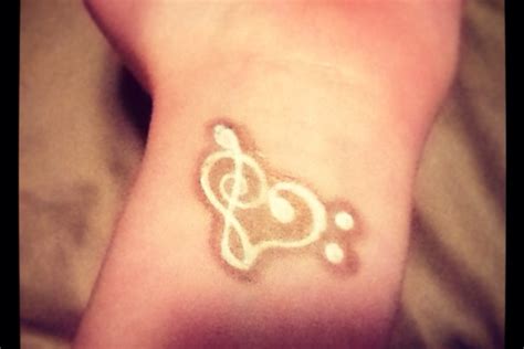 Of course, simpler designs typically turn out better, but let your artistic flag fly with this project and see just how intricate you can get with your diy temporary tattoos. Sharpie tattoo :) - DIY