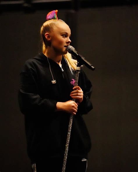 While performing for lifetime's reality tv show 'dance moms,' she rose to be a noticeable dance artist. Jojo Siwa Net Worth 2020, Bio, Career, Height - The Frisky