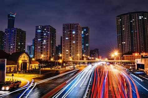 How To Shoot Night Cityscape Photos With Long Exposure