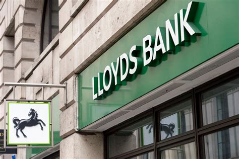 Lloyds Bank Slashes 3000 Jobs As Boss Issues Brexit Impact Warning
