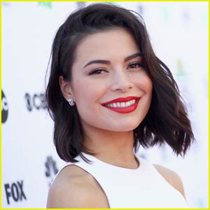Jun 17, 2021 · miranda cosgrove's icarly revival has finally debuted on paramount+, and fans have undoubtedly already noticed some changes between the original nickelodeon series and the revival. Miranda Cosgrove Reunites with Co-Stars on Set of 'iCarly ...