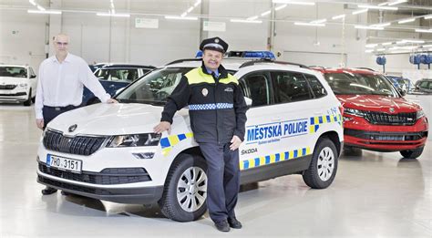 Škoda karoq will support you with numerous safety assistants, simply clever features and connectivity inside the škoda karoq, you'll find technologies that combine apparent contrasts: Nová ŠKODA KAROQ ve službách Městské policie v Rychnově nad Kněžnou | BLOG - Plzeň