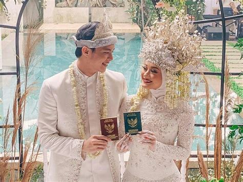 Pengakuan dinda hauw soal di ajak taaruf oleh rizky billar. Resmi Menikah, Dinda Hauw Ungkap Kisah Cintanya dengan Rey ...