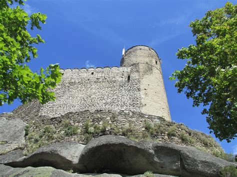 Styczeń, luty, marzec od 10:00 do 16:00 (nieczynne w poniedziałki i w nowy rok) kwiecień, maj, czerwiec od 10:00 do 17:00 (nieczynne w niedzielę wielkanocną) lipiec, sierpień. Jelenia Góra - Sobieszów - Zamek Chojnik - Polskie Zabytki ...
