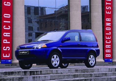 With distinct exterior lines and great interior features, this subcompact suv is comfortable and cool. HONDA HR-V 3 Doors specs & photos - 1999, 2000, 2001 ...