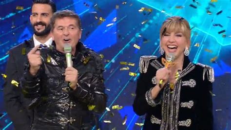 Il cantante mascherato, milly carlucci esclude mariotto dalla giuria: Il Cantante Mascherato, torna Mammucari con una troupe ...