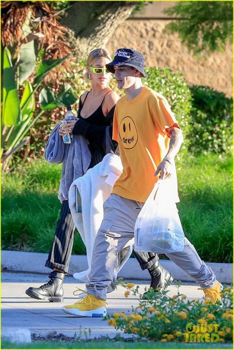 justin bieber and wife hailey enjoy a picnic in beverly hills photo 4365255 justin bieber