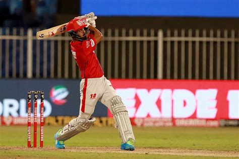 Out Of The Stadium Watch Kl Rahul Slams Two Massive Consecutive Sixes