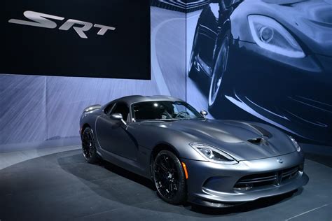 Today, with much more horsepower than at the beginning, it's a brute of a different color, balanced. Dodge Viper's V10 Engine Gets 5 More Horsepower for 2015 ...