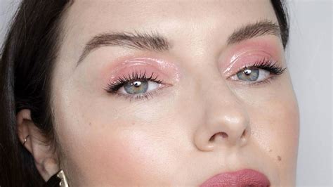 Glossy Eyes Beauty Trend - How To Wear Gloss Eyelids | Glamour UK