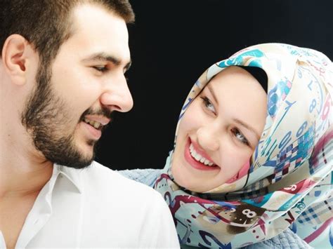 Yang terpenting, tidak ada faktor pemaksaan dalam berhubungan seksual atau untuk memenuhi kewajiban belaka sehingga tak mencapai puncak kepuasan yang diinginkan kedua belah. Tips Menjaga Hubungan Suami Istri - Cahaya Islam