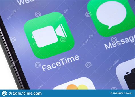 Close Up To Apple Facetime Video Chat Icon App On The Screen Of Apple