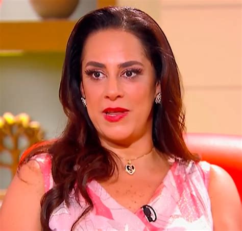 Foi adotada aos três anos de idade por silvio santos (sendo a segunda filha do apresentador) e maria aparecida vieira, a cidinha abravanel. Silvia Abravanel fala sobre ter sido adotada por Silvio ...