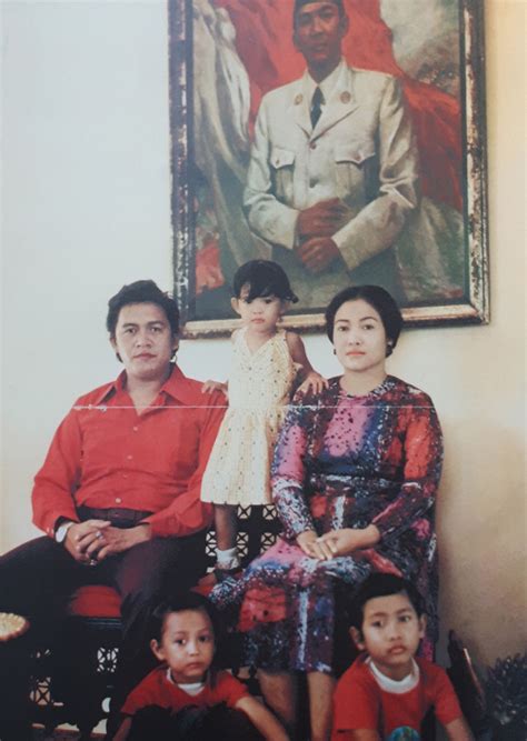 Ia menggantikan pemerintahan abdulrachman wahid yang menjabat mulai tahun 1999. Perempuan di Antara Bung Karno dan Basoeki