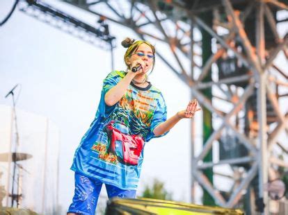 La estadounidense billie eilish es el gran referente cultural de la generación z. √ Billie Eilish concerto tour 2020 video messaggio body-shaming milano - Rockol