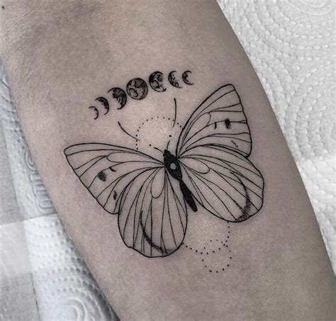 27 Simple Butterfly Small Tattoo Designs In 2020 Butterfly Tattoo