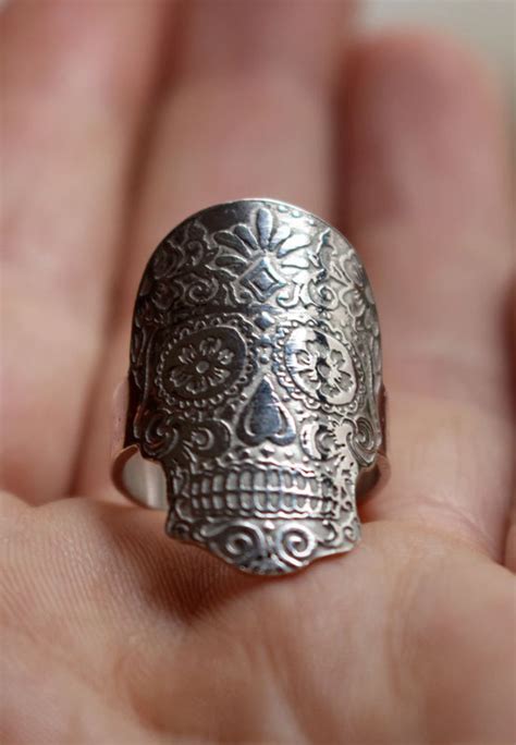 We did not find results for: bague crâne argent - sugar skull - bague tête de mort ...